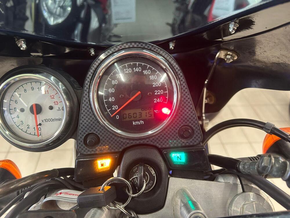 Suzuki SV 650 (1999 - 02) (7)