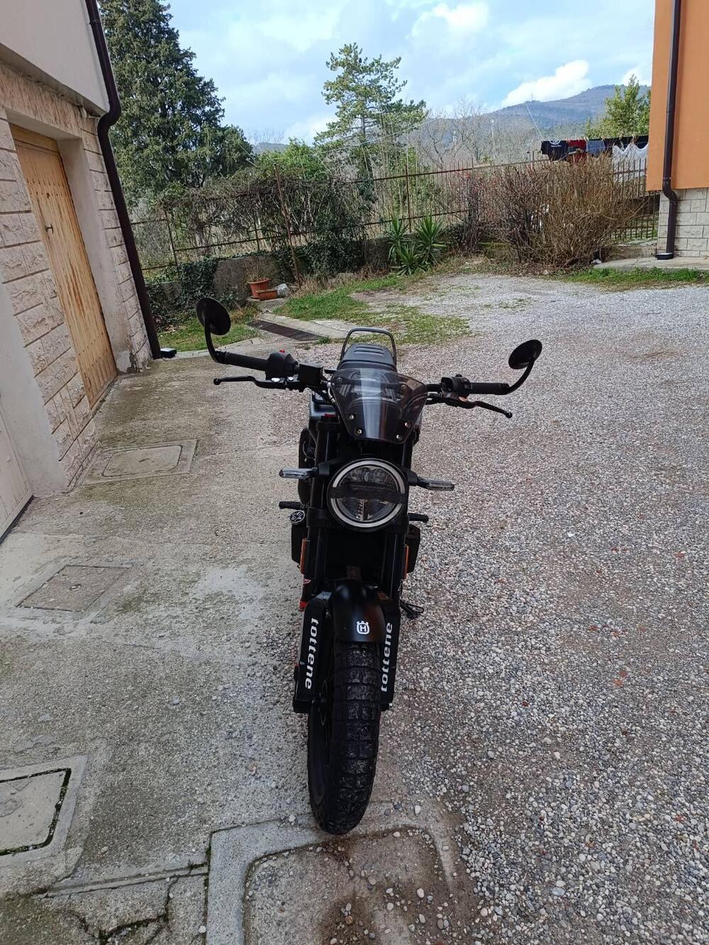 Husqvarna Svartpilen 401 (2021 - 23) (2)