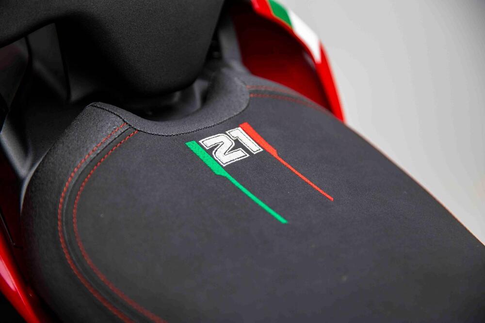 Ducati Panigale V2 Bayliss 1st Championship 20th Anniversary (2021 - 24) (10)