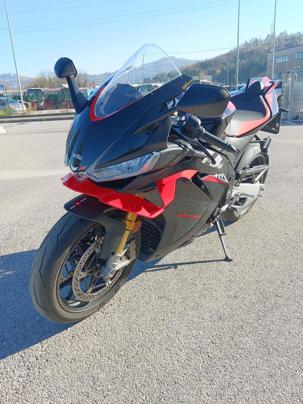 Aprilia RSV4 1100 Factory (2021 - 24) (4)