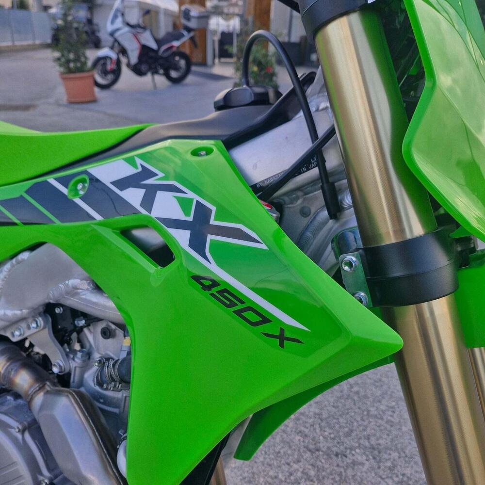 Kawasaki KX 450 (2025) (13)