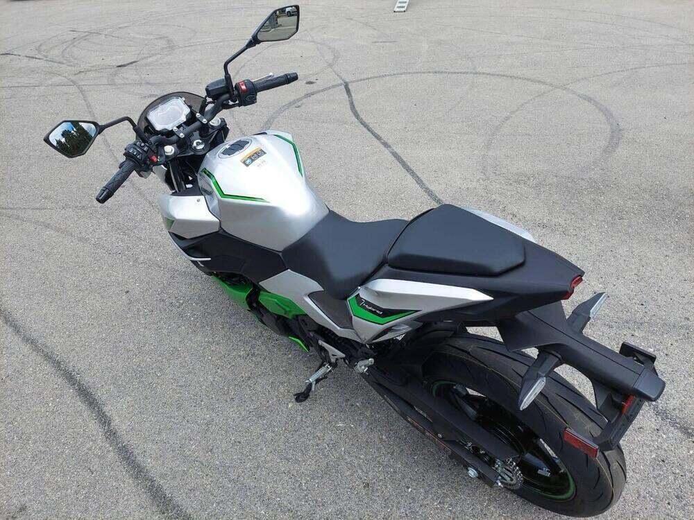Kawasaki Z7 Hybrid (2024 - 25) (6)