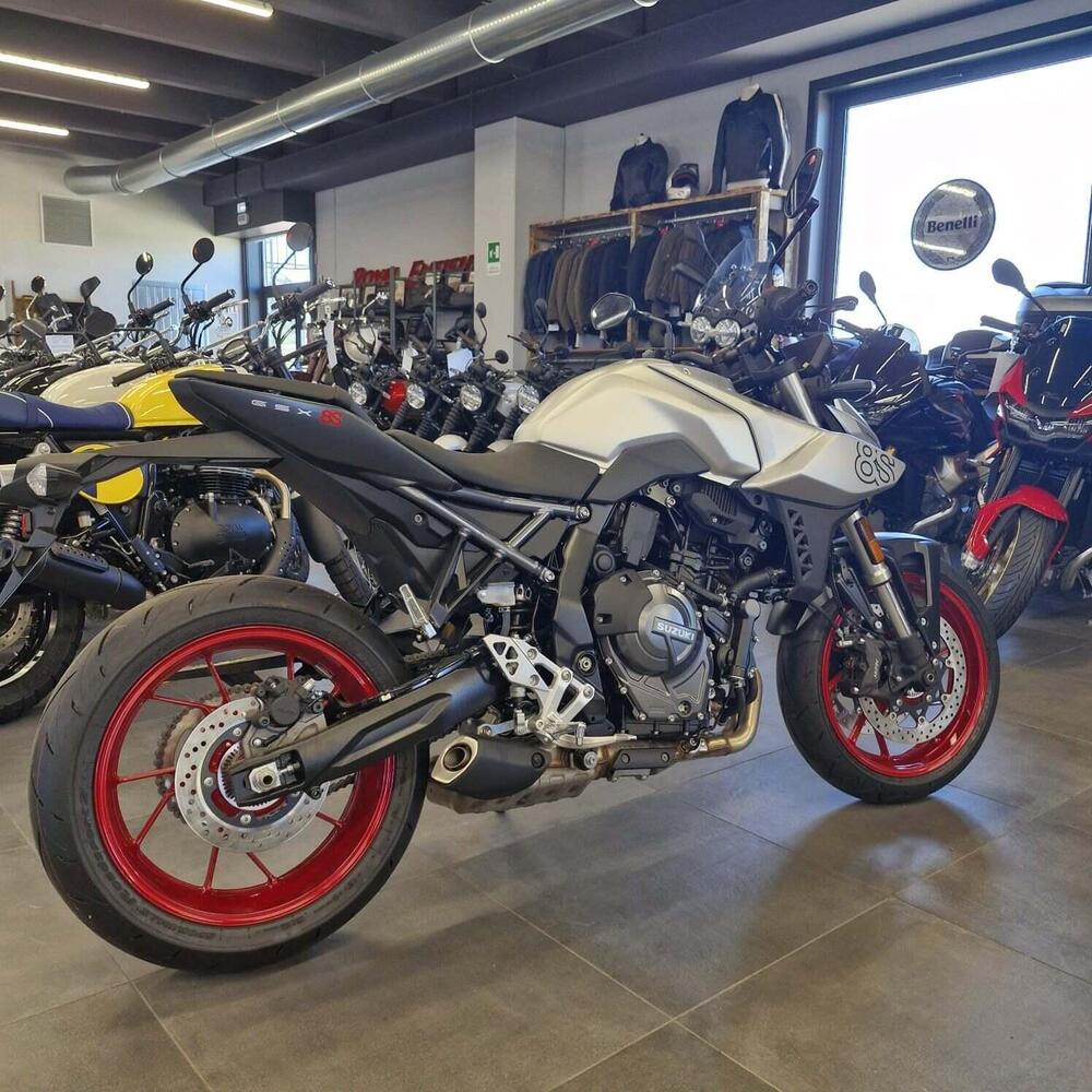 Suzuki GSX-8S (2025 - 26) (5)