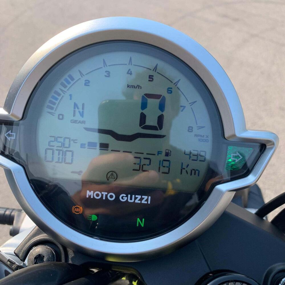 Moto Guzzi V7 Sport (2025 - 26) (7)