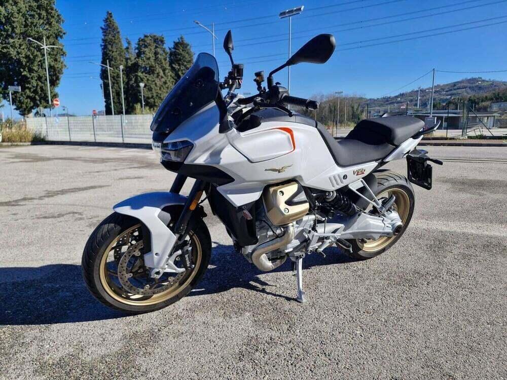 Moto Guzzi V100 Mandello (2022 - 24) (5)