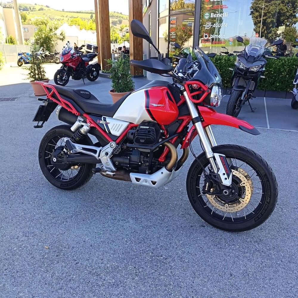 Moto Guzzi V85 TT Evocative Graphics (2021 - 23) (3)