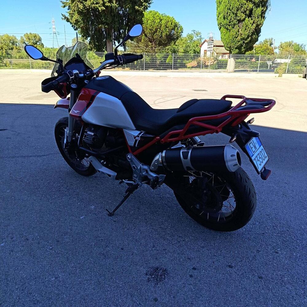 Moto Guzzi V85 TT Evocative Graphics (2021 - 23) (6)