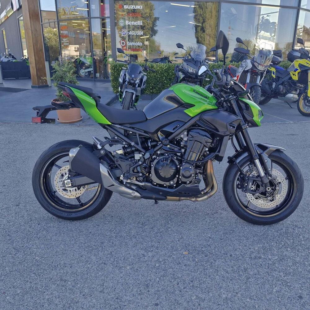 Kawasaki Z 900 (2025 - 26) (2)