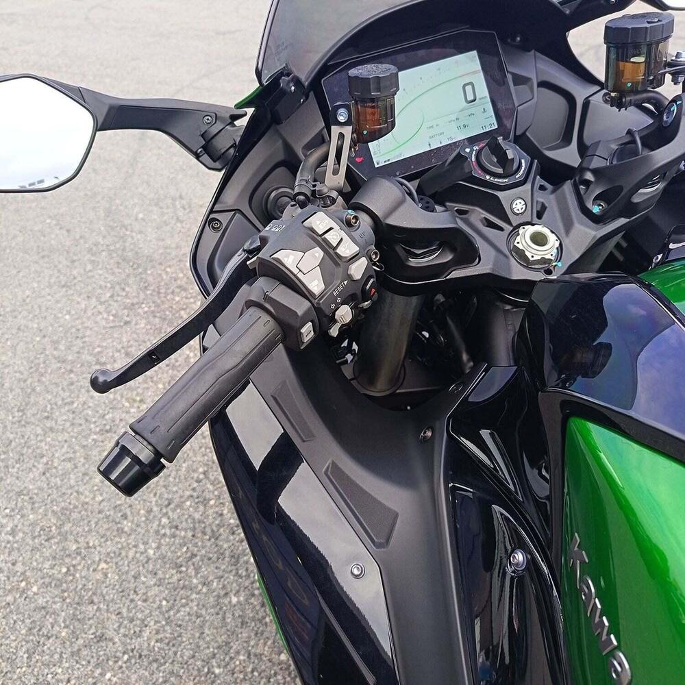 Kawasaki Ninja H2 SX SE Performance (2022) (13)