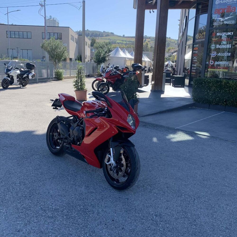 MV Agusta F3 800 Rosso (2021 - 23) (2)