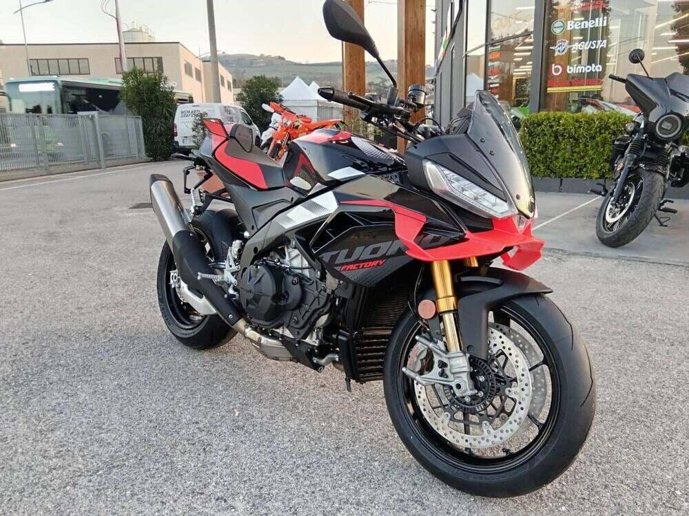 Aprilia Tuono V4 Factory (2025 - 26) (2)