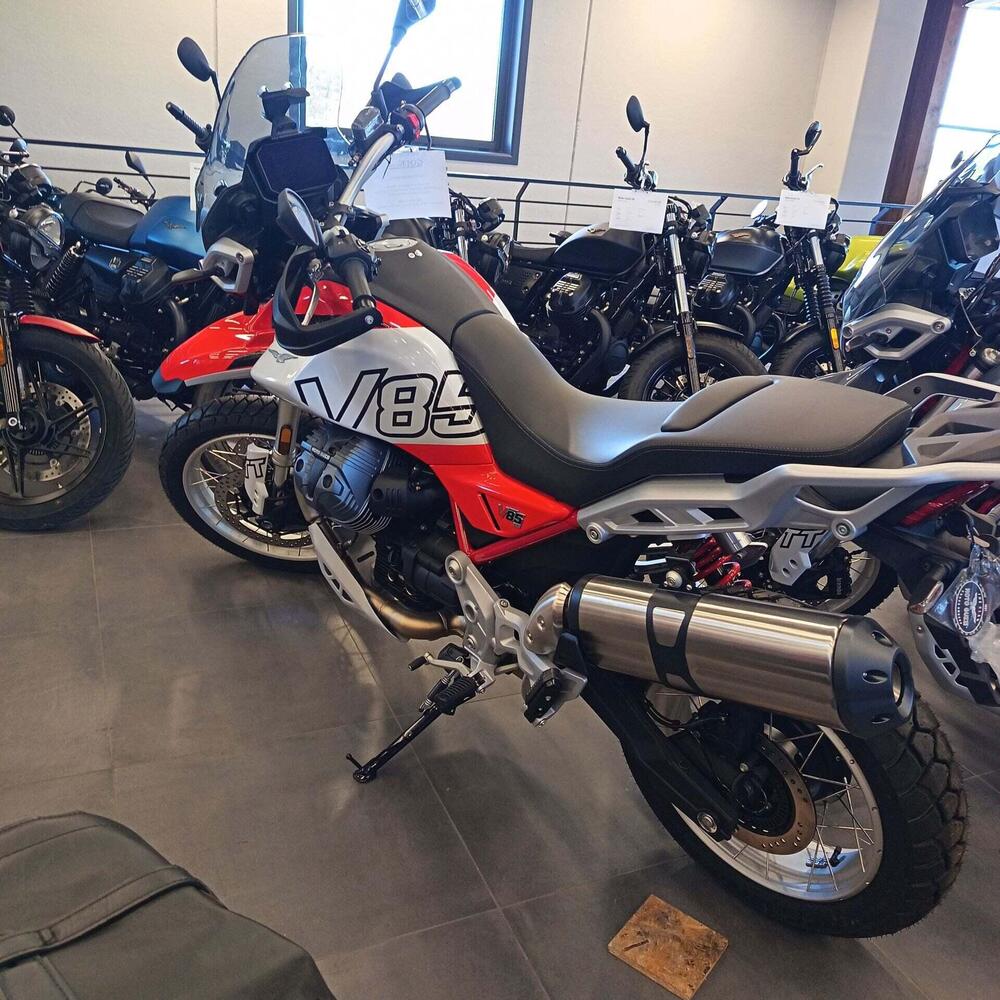 Moto Guzzi V85 TT (2024 - 26) (3)