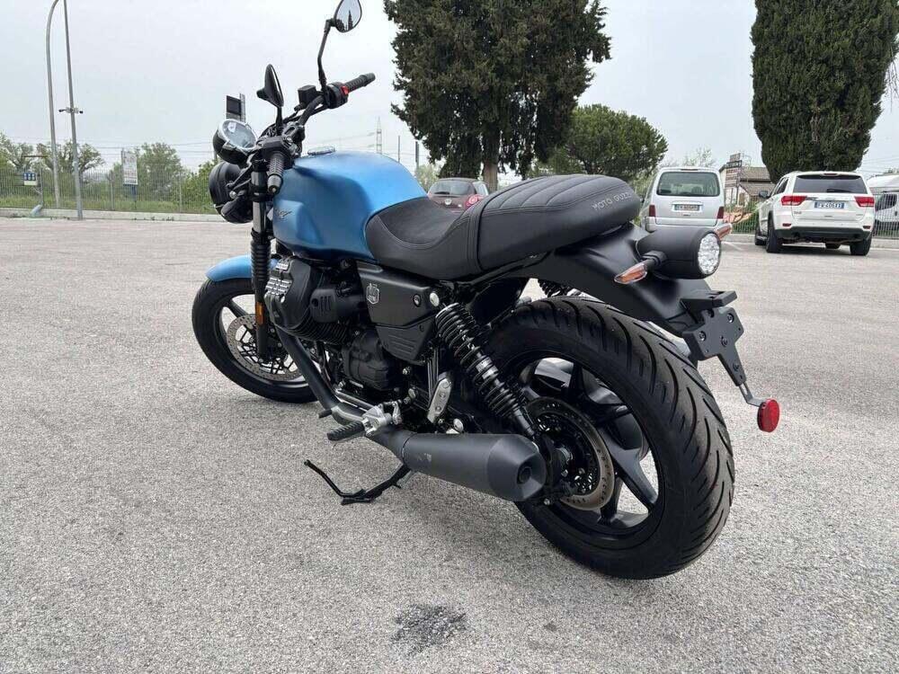 Moto Guzzi V7 Stone (2025 - 26) (4)