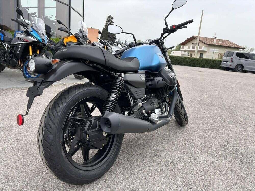 Moto Guzzi V7 Stone (2025 - 26) (5)