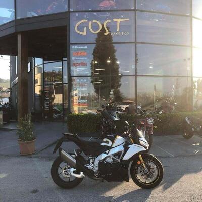 Aprilia Tuono V4 Factory (2021 - 24) usata