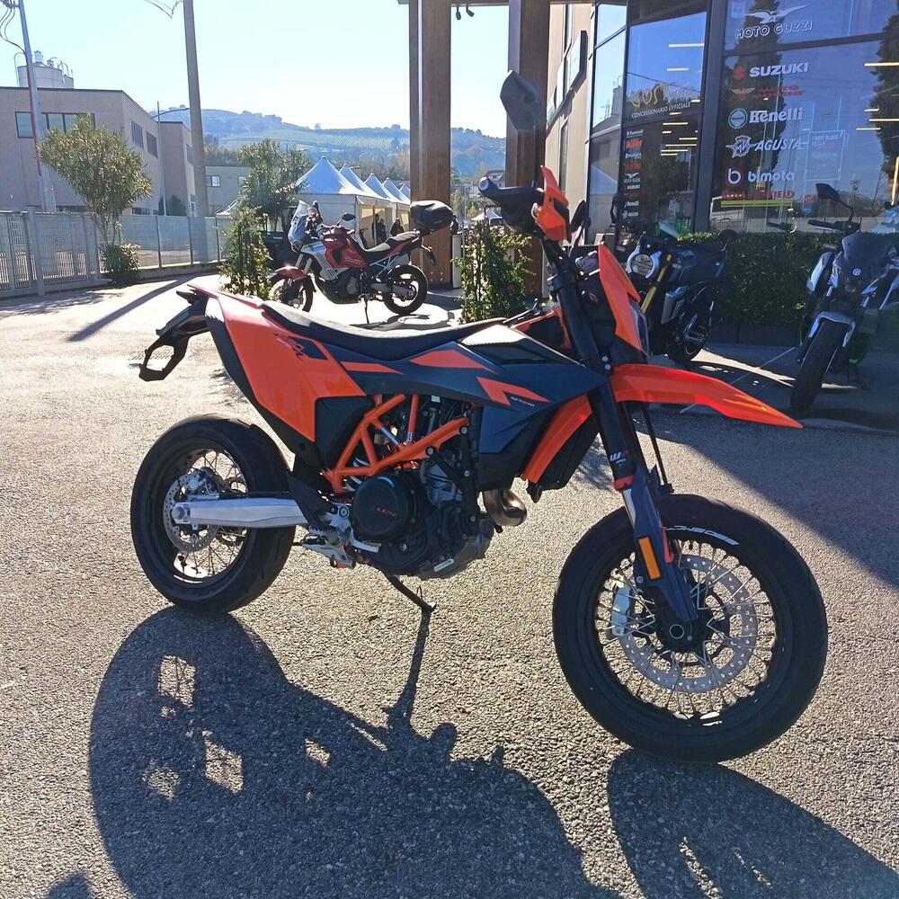 KTM 690 SMC R (2026) (2)