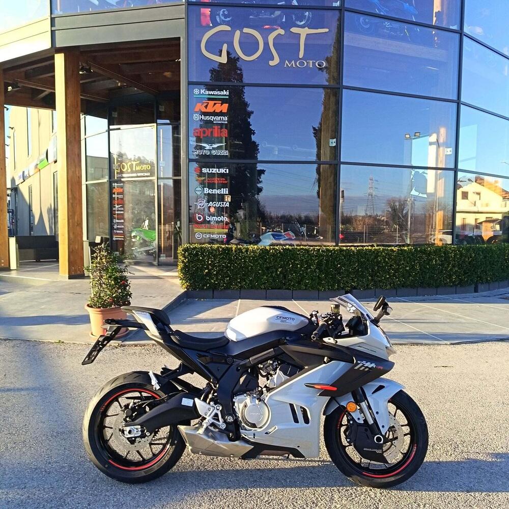 CFMOTO 675SR-R (2025 - 26)