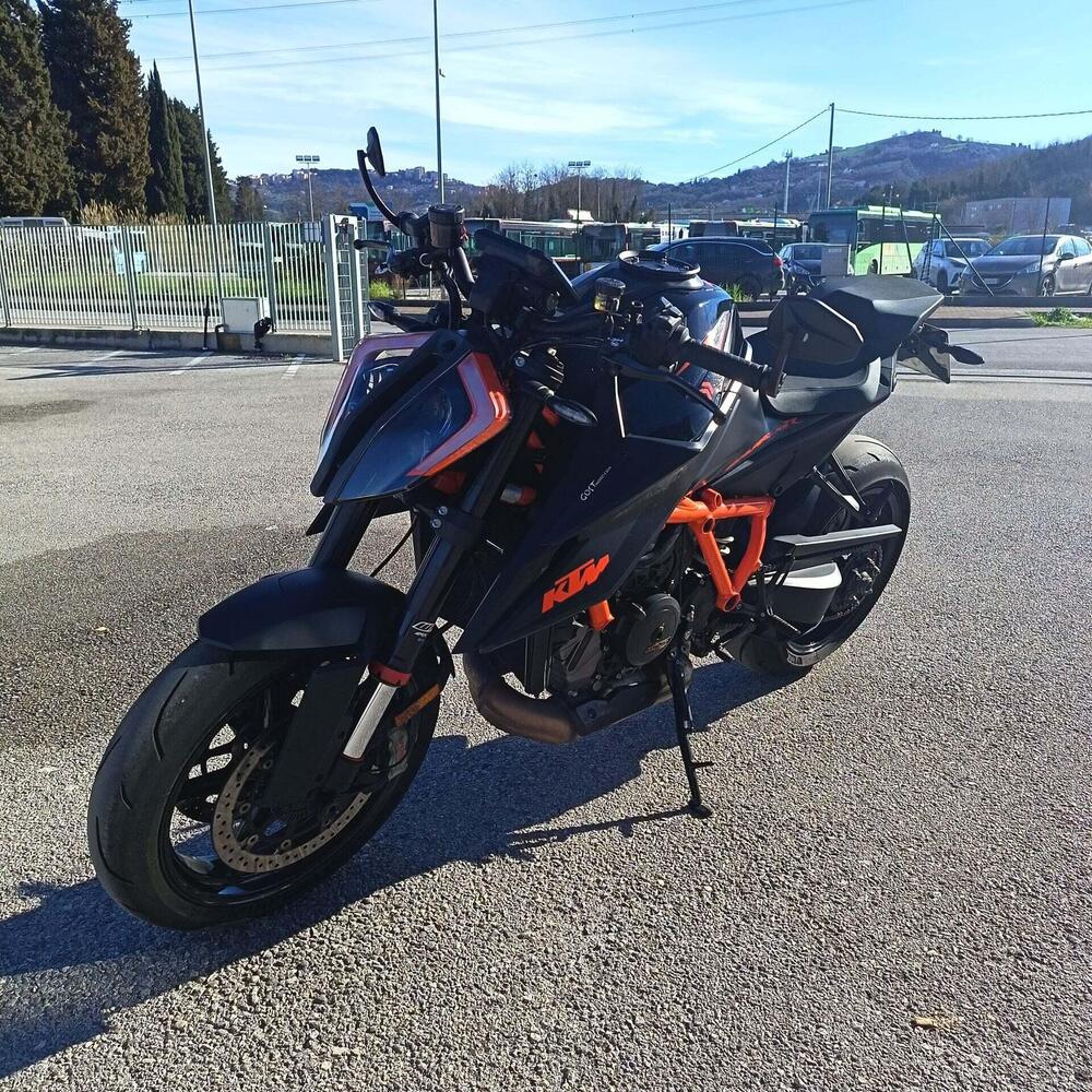KTM 1290 Super Duke R (2021) (2)