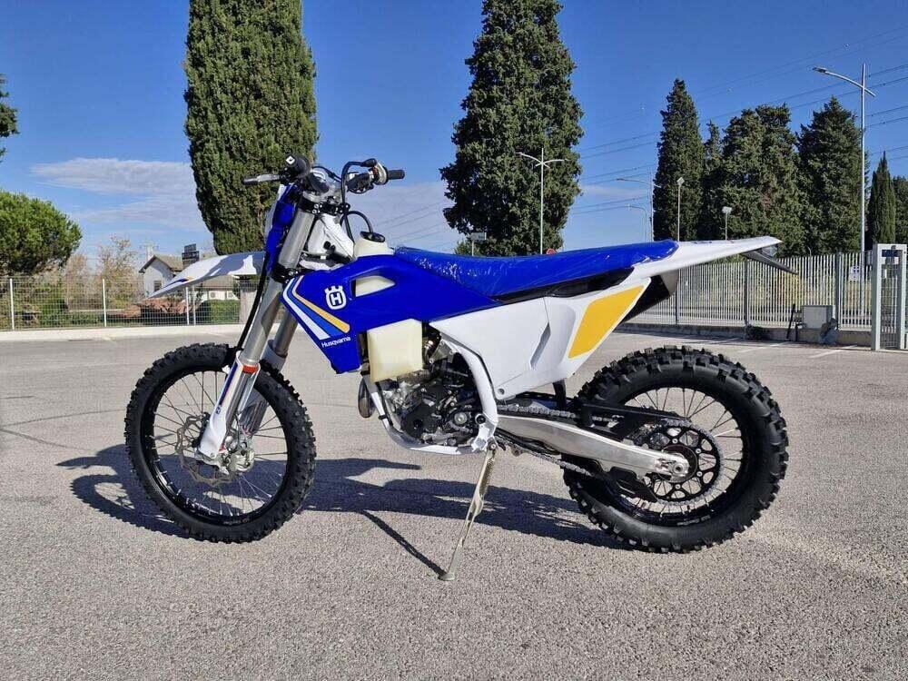 Husqvarna FE 250 (2025) (4)