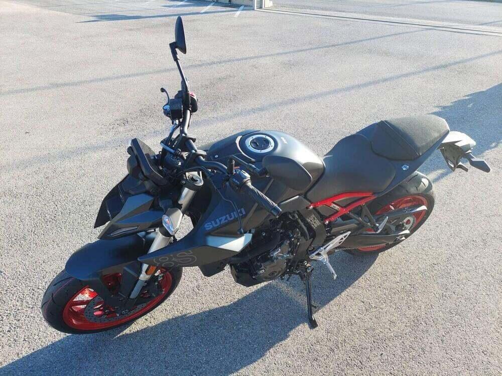Suzuki GSX-8S (2025 - 26) (4)