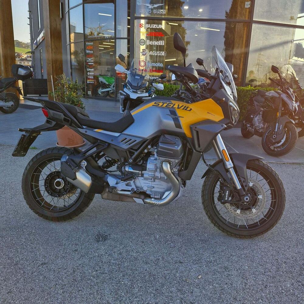 Moto Guzzi Stelvio (2024 - 26) (7)