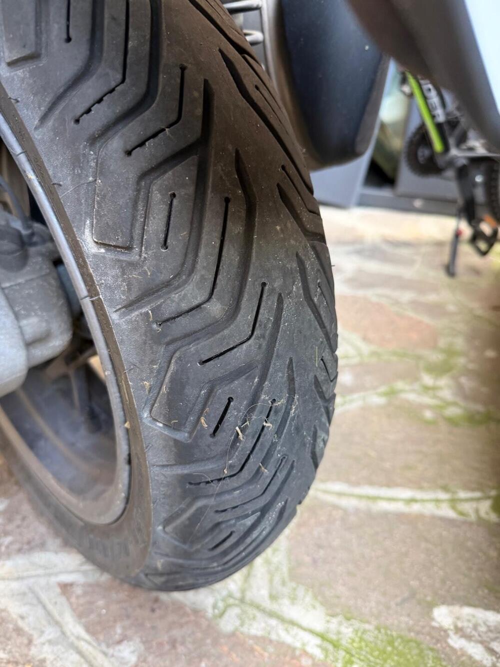 Yamaha X-Max 300 (2021 - 24) (6)