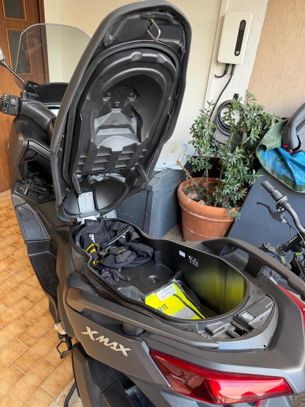 Yamaha X-Max 300 (2021 - 24) (8)