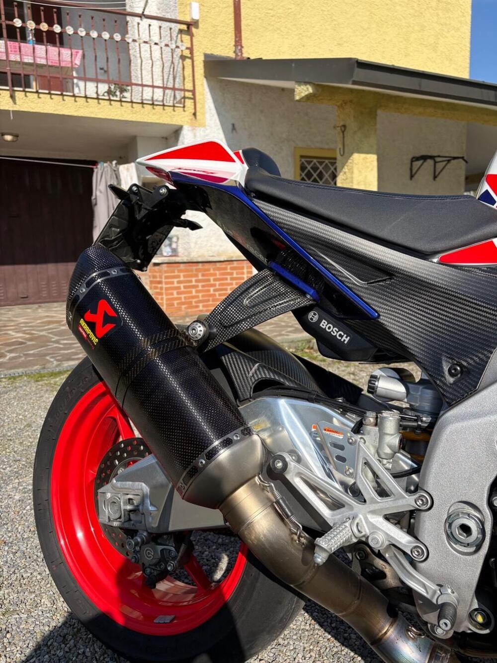 Aprilia Tuono V4 Factory (2017 - 18) (3)