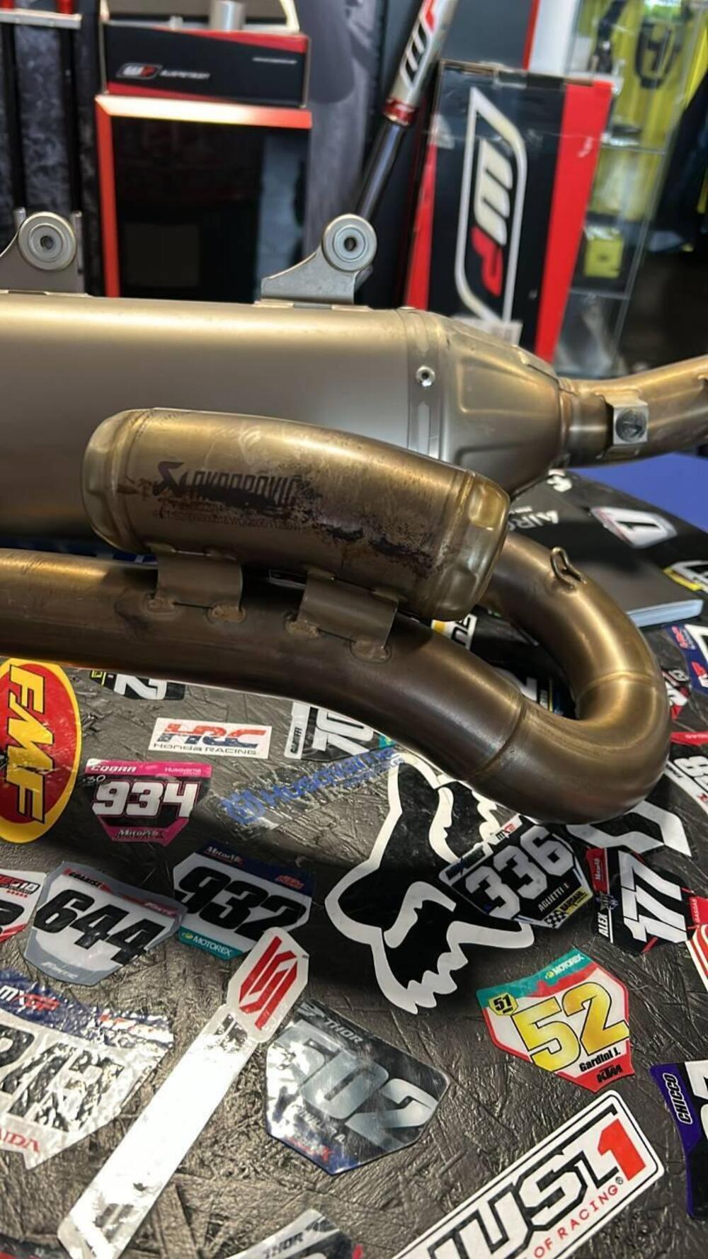 SCARICO COMPLETO AKRAPOVIC (2)