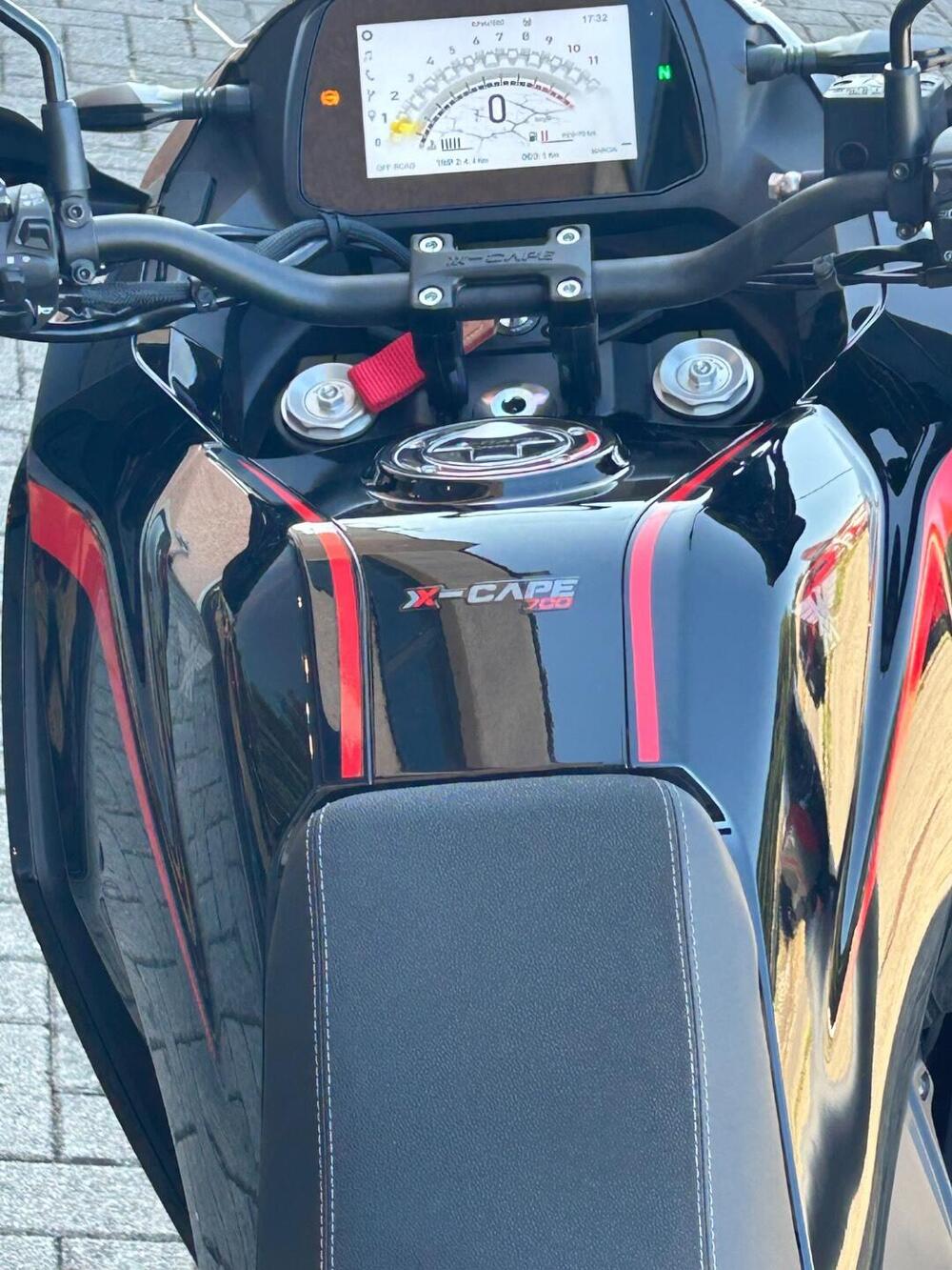 Moto Morini X-Cape 700 Gold Edition (2025 - 26) (6)