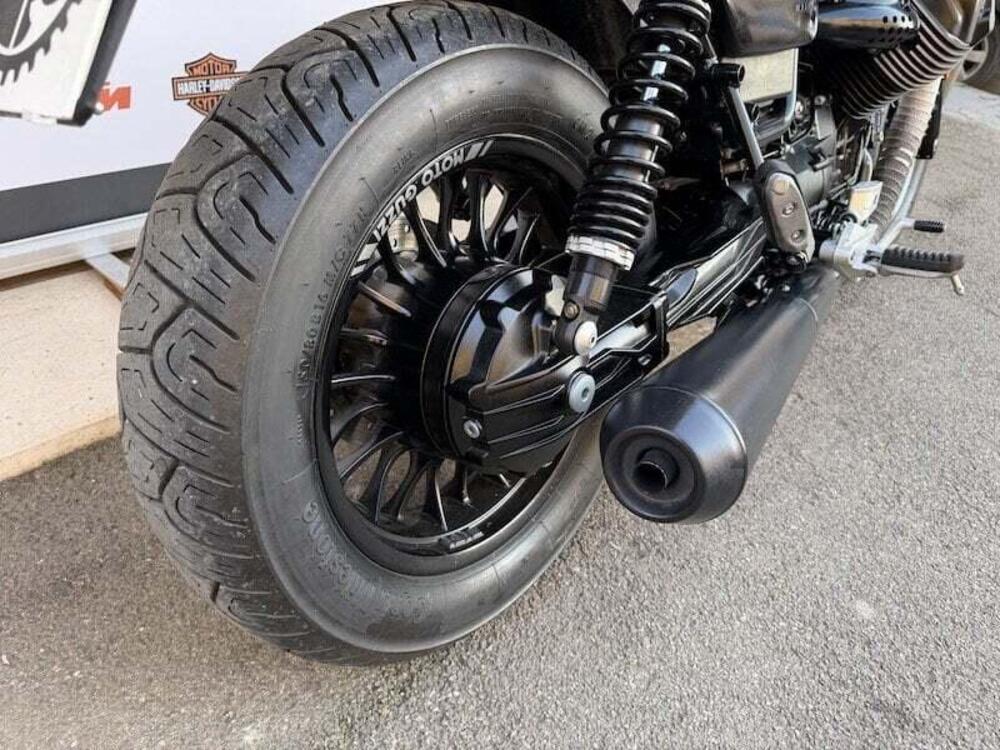 Moto Guzzi V9 Bobber (2018 - 20) (2)