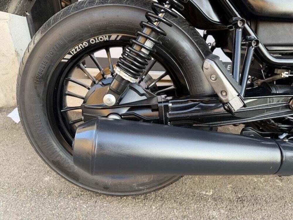 Moto Guzzi V9 Bobber (2018 - 20) (3)