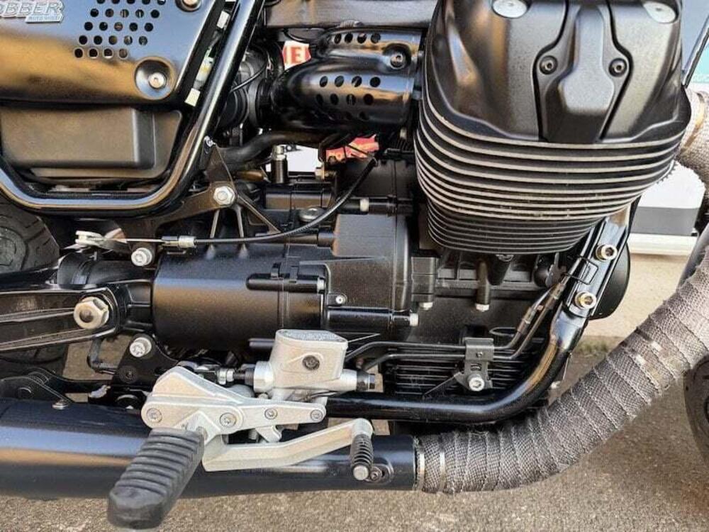 Moto Guzzi V9 Bobber (2018 - 20) (6)