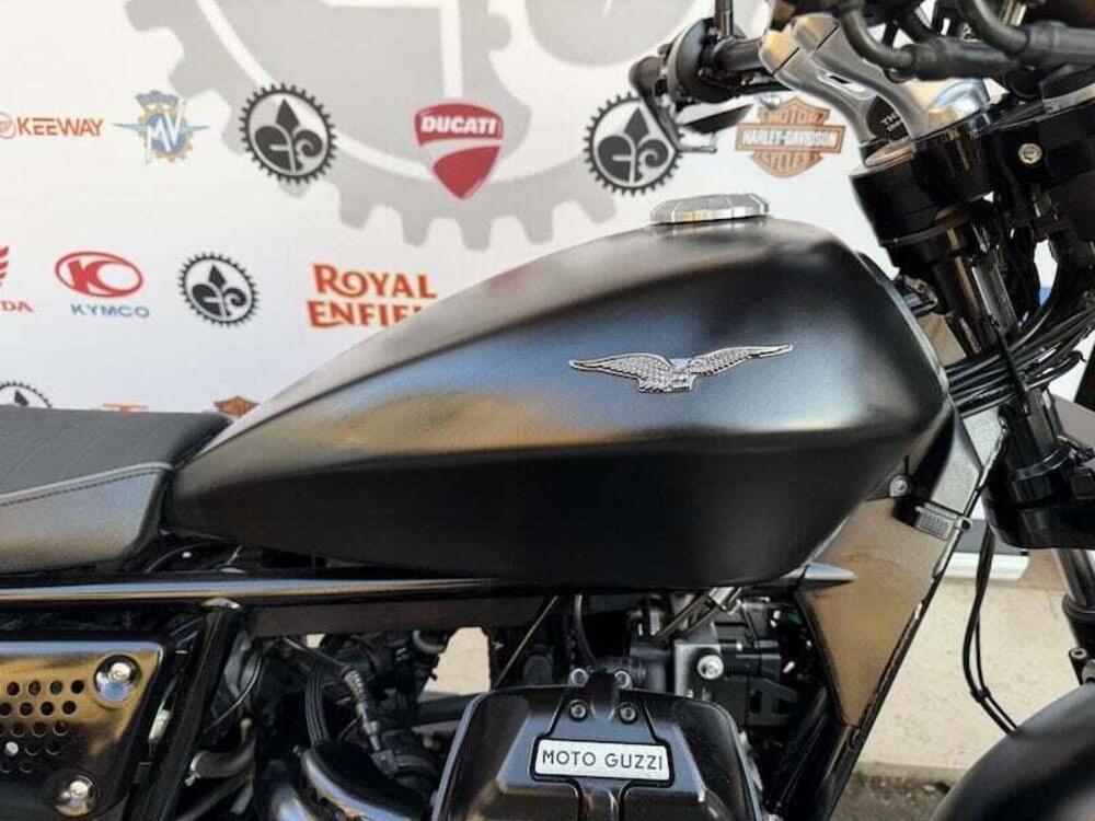 Moto Guzzi V9 Bobber (2018 - 20) (9)