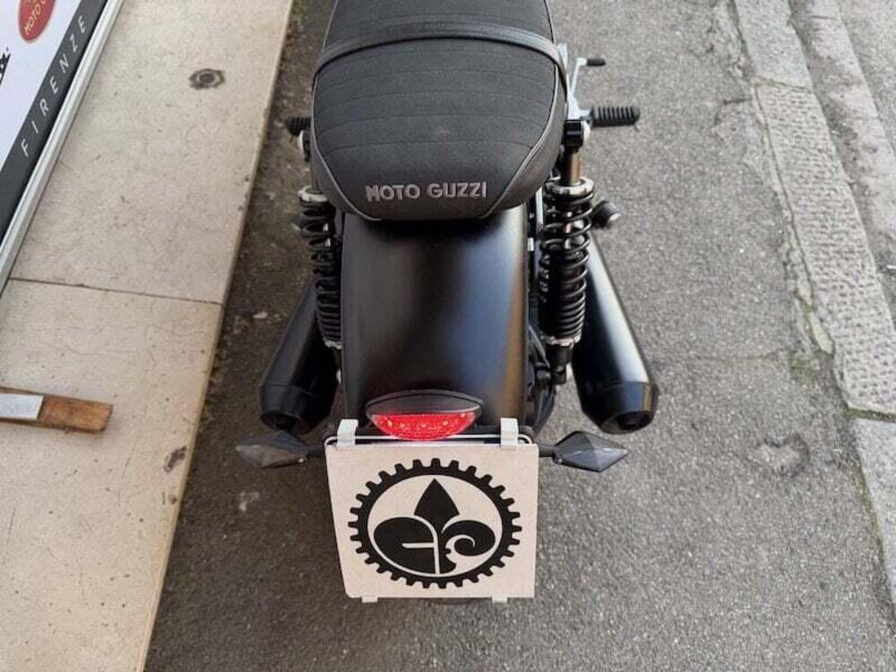 Moto Guzzi V9 Bobber (2018 - 20) (16)