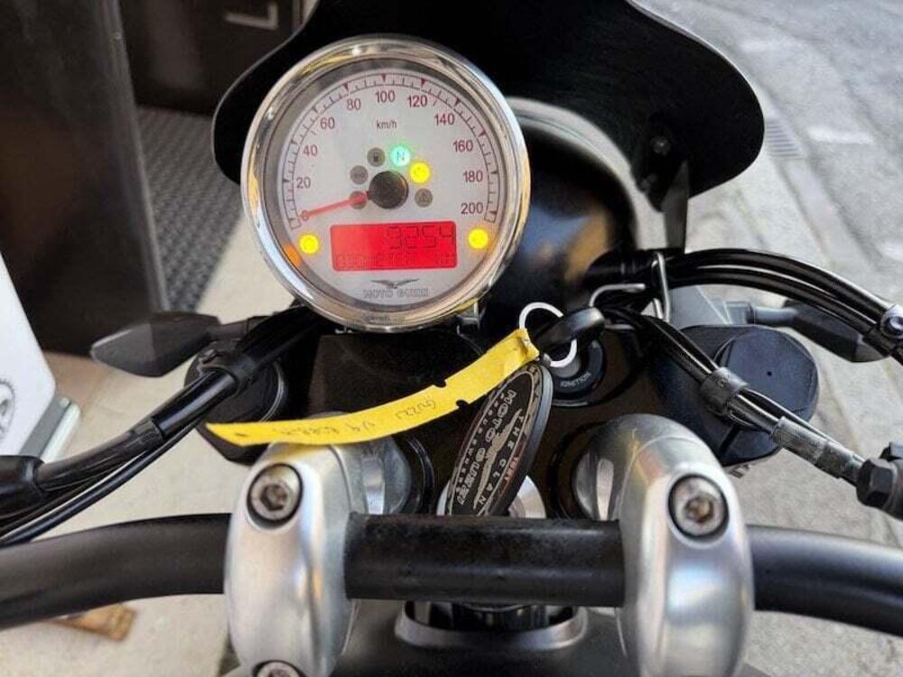 Moto Guzzi V9 Bobber (2018 - 20) (20)