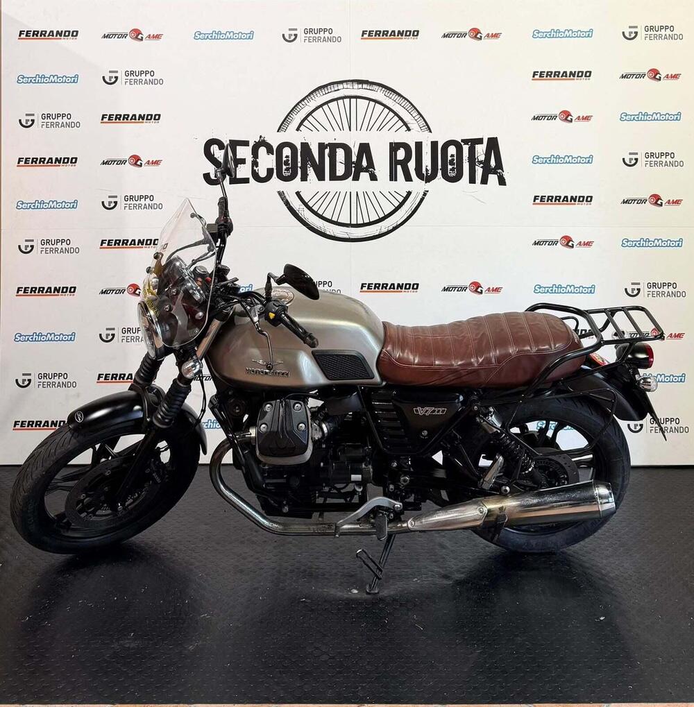 Moto Guzzi V7 II Stone (2015 - 17) (2)