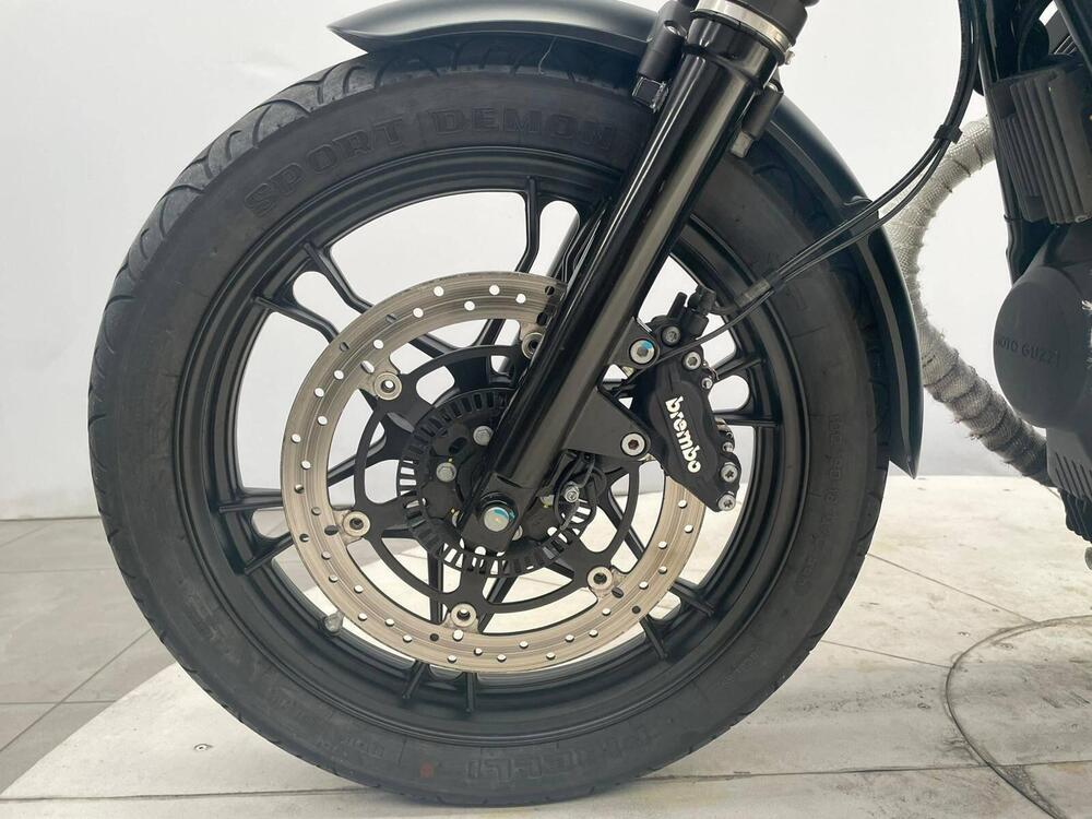 Moto Guzzi V7 II Stone (2015 - 17) (5)