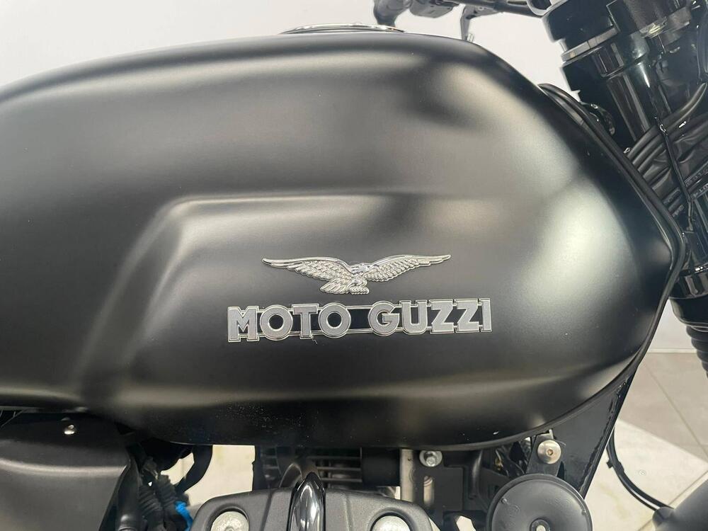 Moto Guzzi V7 II Stone (2015 - 17) (7)