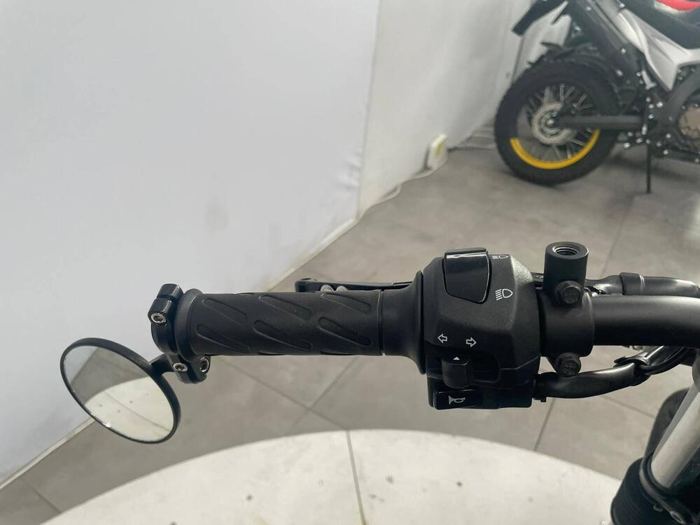 Moto Guzzi V7 II Stone (2015 - 17) (8)