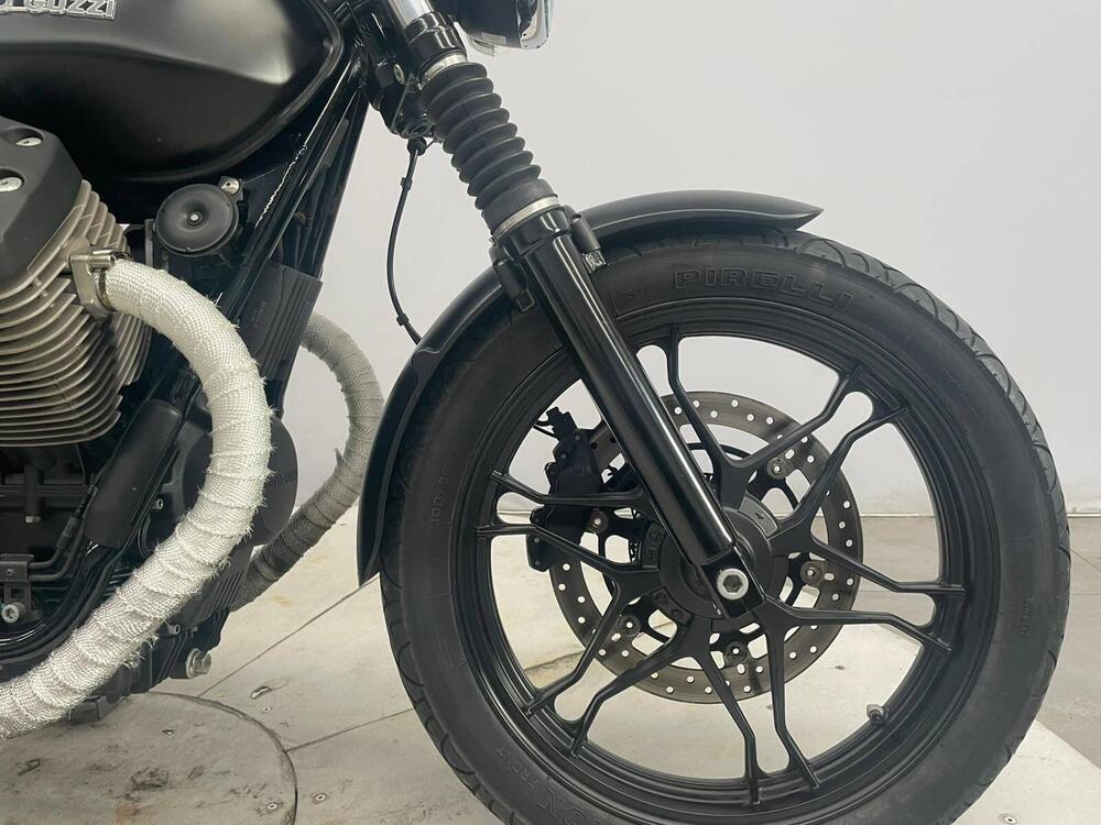 Moto Guzzi V7 II Stone (2015 - 17) (3)