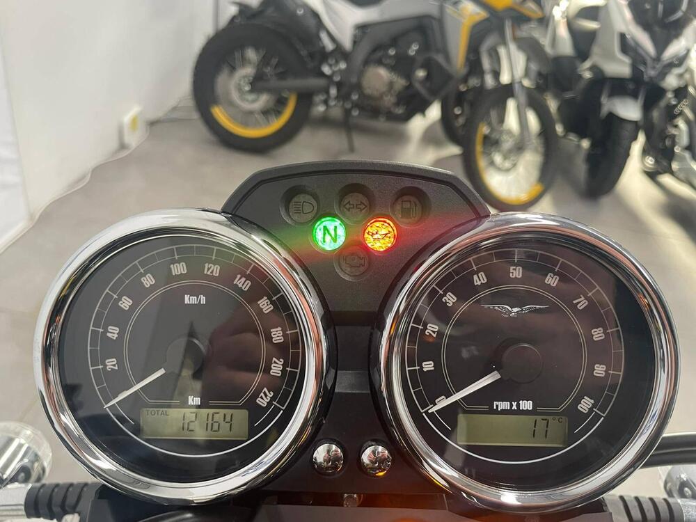 Moto Guzzi V7 II Stone (2015 - 17) (10)