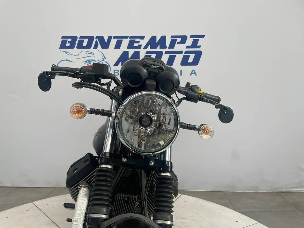 Moto Guzzi V7 II Stone (2015 - 17) (13)