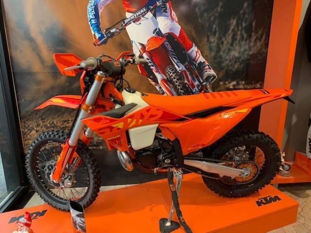 KTM 250 EXC Six Days (2025) (3)