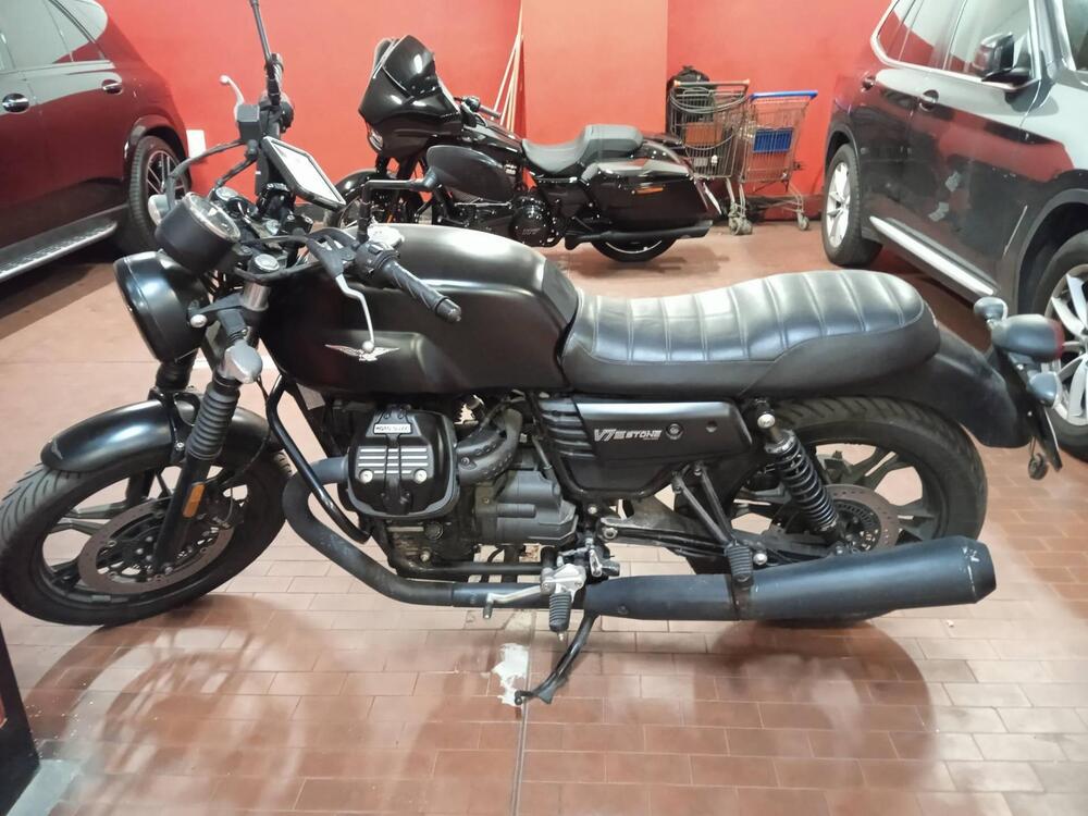 Moto Guzzi V7 III Stone (2017 - 20)