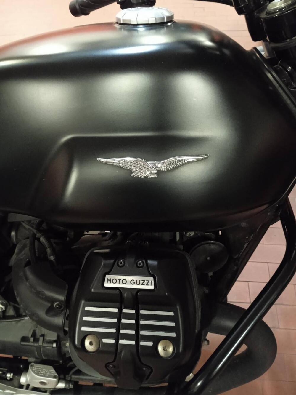 Moto Guzzi V7 III Stone (2017 - 20) (6)