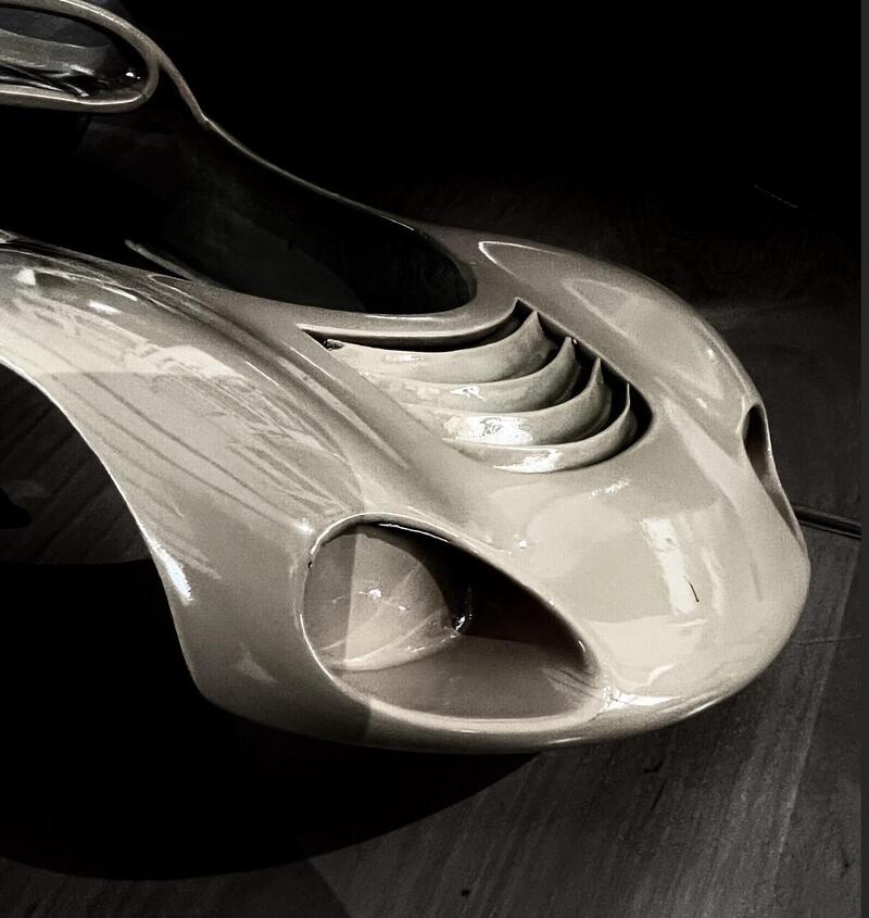 Modello Dino Ferrari 206/1967 Berlinetta competizione, costruito a casa, in Via Vincenzo Lancia 71, in massello di cirmolo, dal pieno