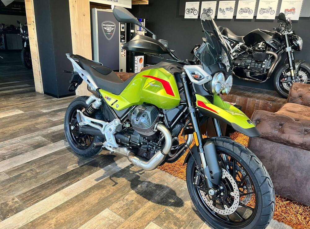 Moto Guzzi V85 Strada (2024 - 26)