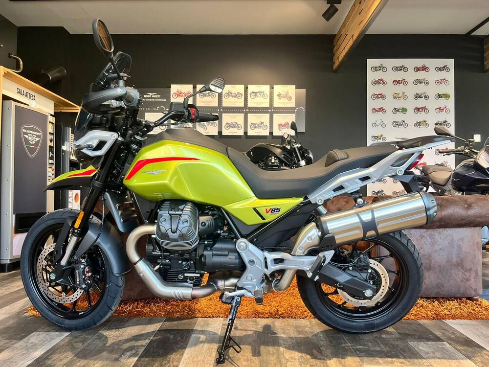 Moto Guzzi V85 Strada (2024 - 26) (2)