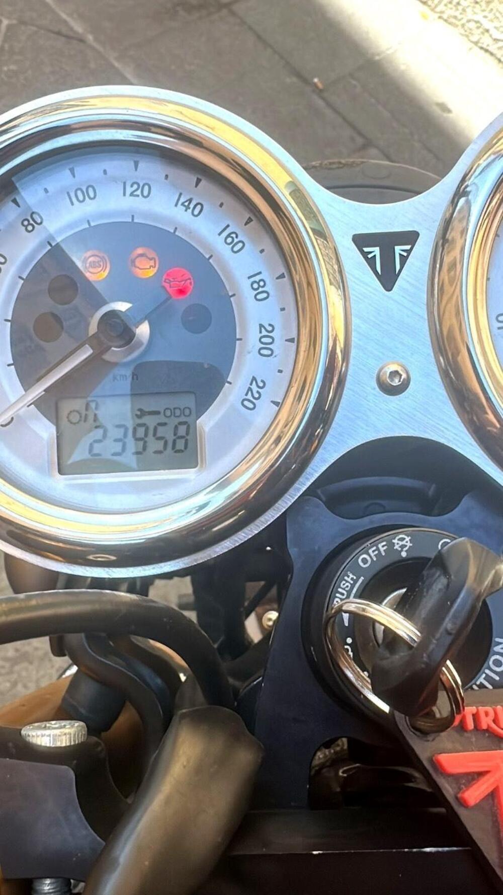 Triumph Thruxton 1200 R (2017 - 20) (6)